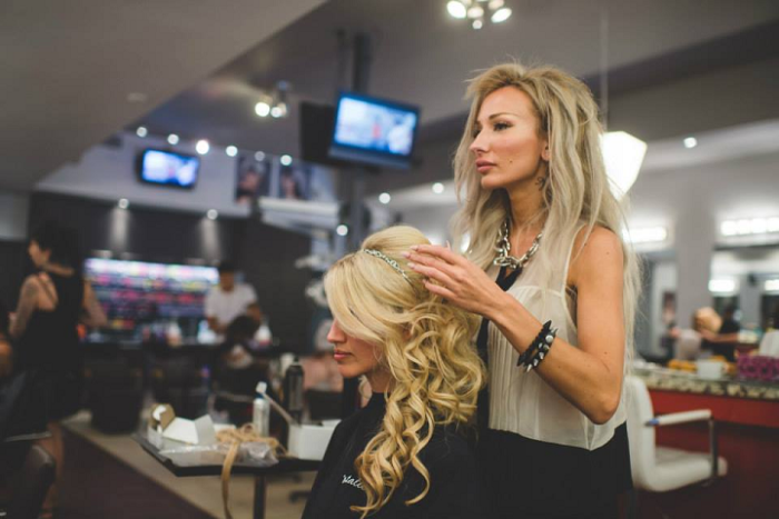 How To Choose The Best Salon To Keep Your Crowning Glory At Its Best