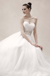 6 Slimming Wedding Dress Ideas